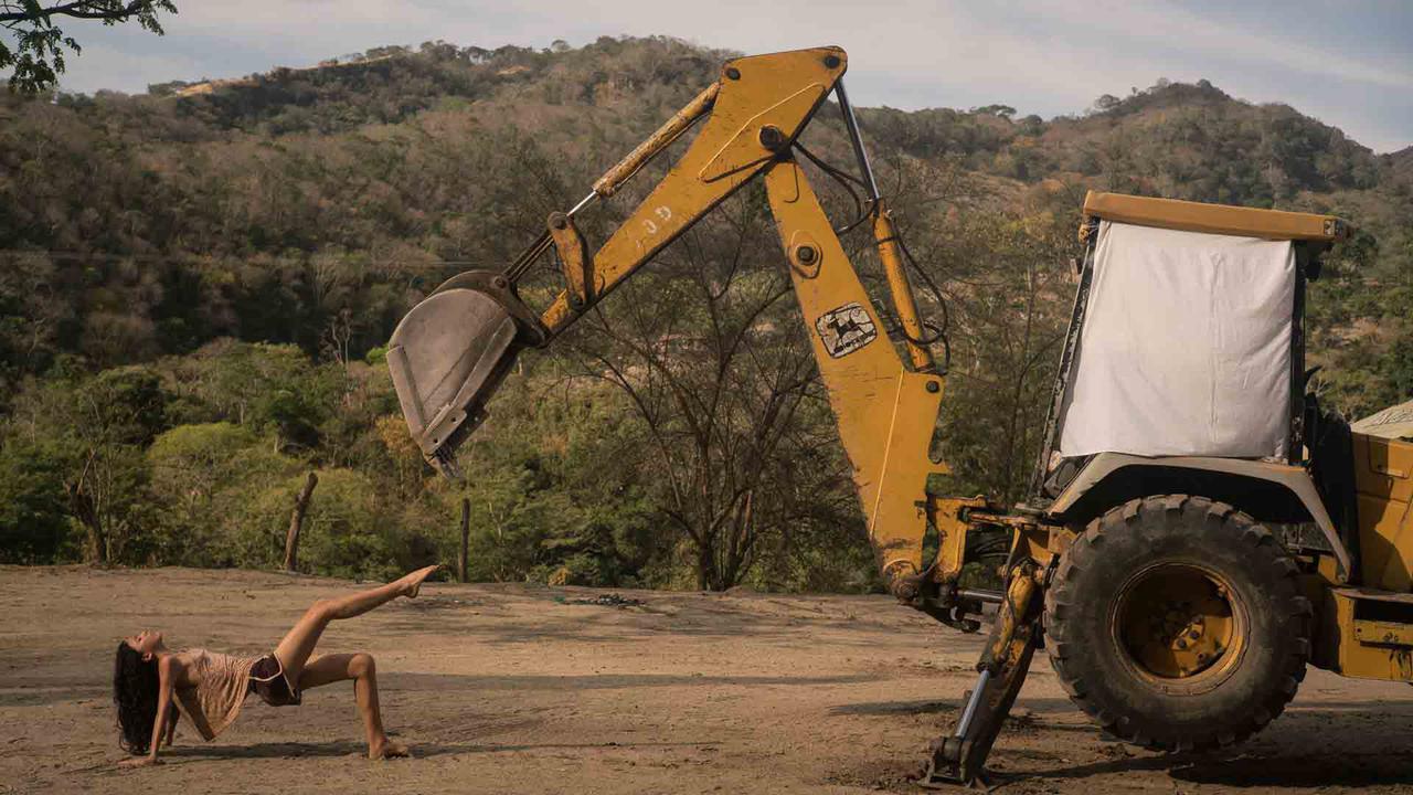PÖFF-i Grand Prix “Uitav tüdruk”  ̶  rituaalfilm naiseks saamise teekonnast mehe pilgu läbi