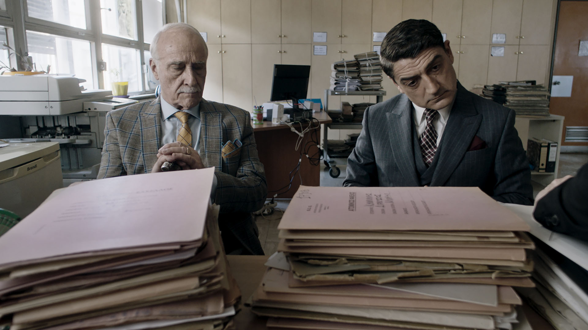 „Rätsep“ – hargnevad niidid ja detailide mikrokosmos